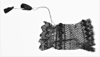 Lace mitt