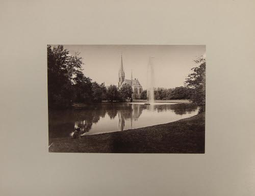 Luthskirche Lake, Fountain and Cathedral