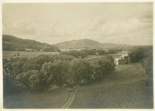 SCENE ALONG CONN. RIVER