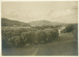 SCENE ALONG CONN. RIVER