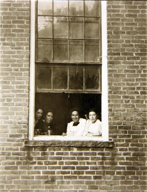 Noon hour, Holden Leonard co.