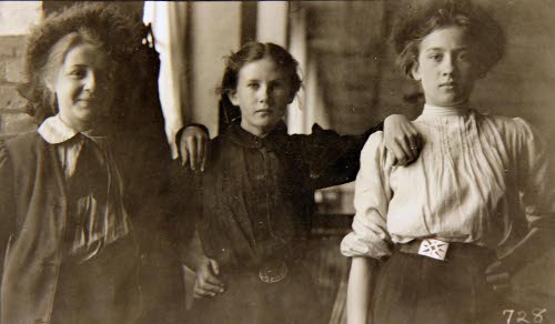 Girls working in American Woolen Mill, Winooski
