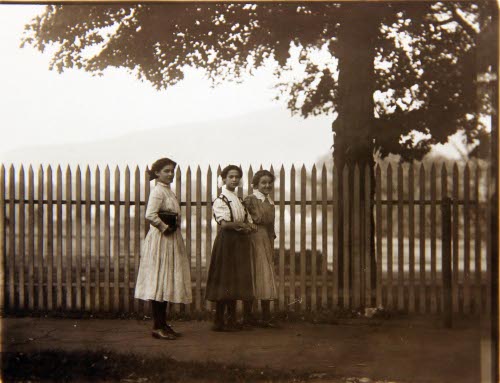 Three girls at Holden-Leonard Co.