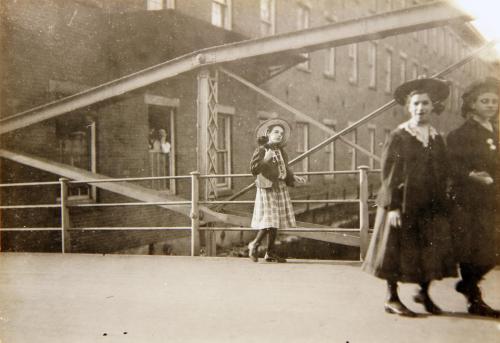 Girls, Amoskeog Mfg. Co.