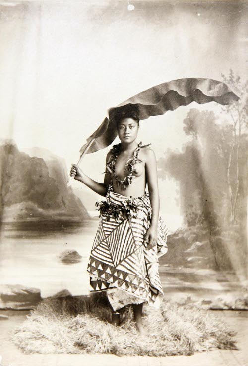 Studio pose of a Samoan woman with a banana leaf