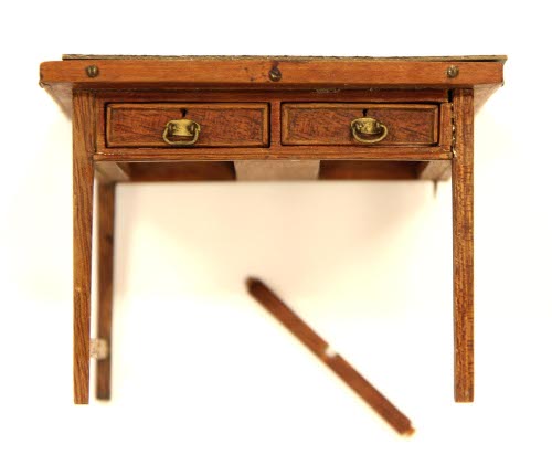 Writing table
