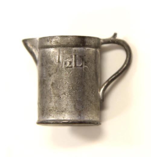 Measuring pitcher