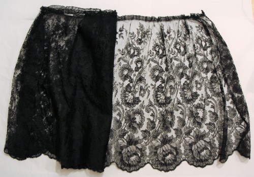 Lace ruffle
