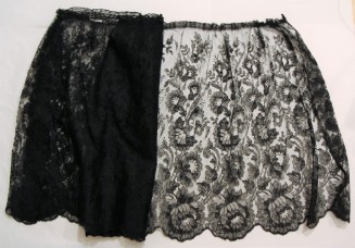 Lace ruffle