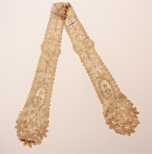 Lace scarf or tie