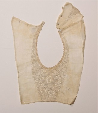Lace collar