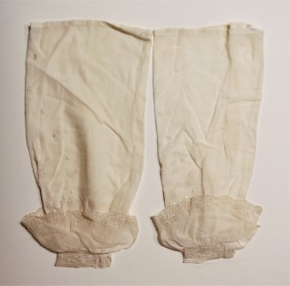 Woman's undersleeves