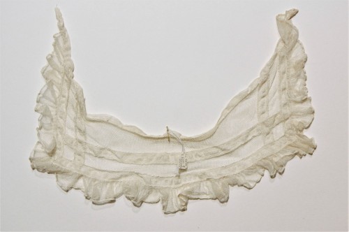Woman's collar