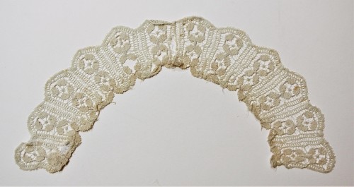 Lace collar