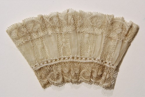 Lace cuff