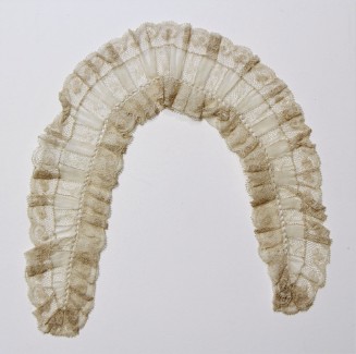 Lace collar
