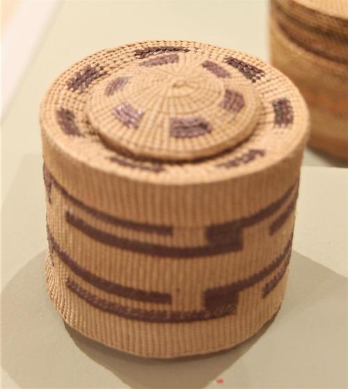 Basket with rattle lid