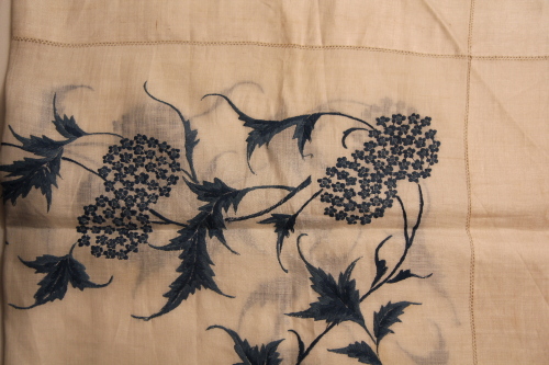 Luncheon cloth
