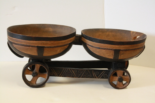 Bowls on wheeled stand