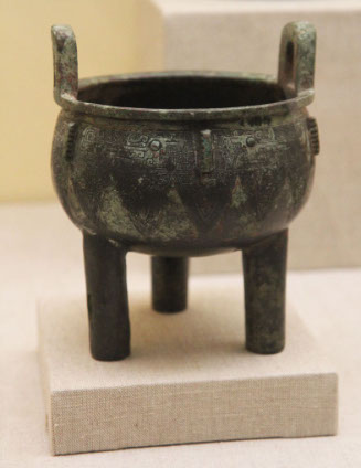 Tripod Cooking Vessel (Ding)