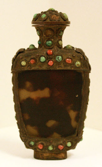 Snuff bottle