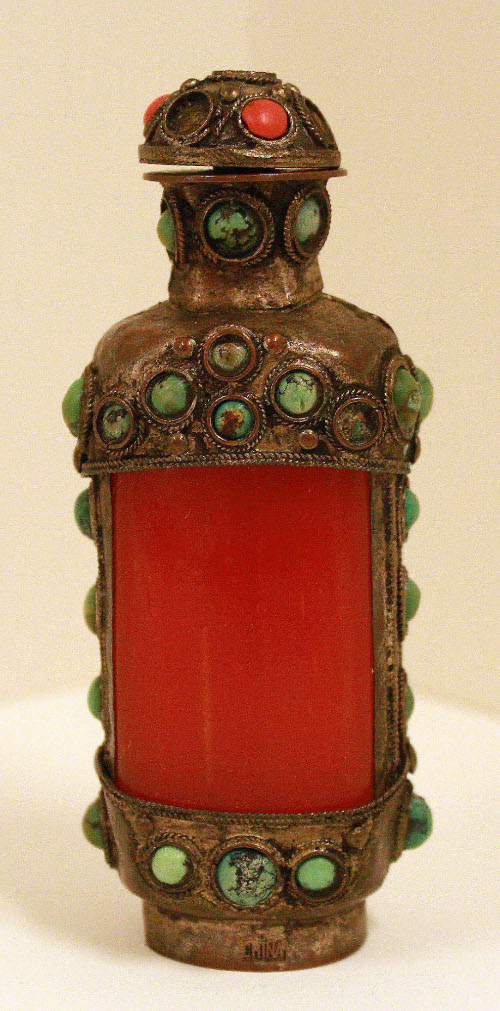 Snuff bottle