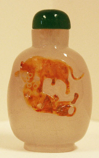 Snuff bottle