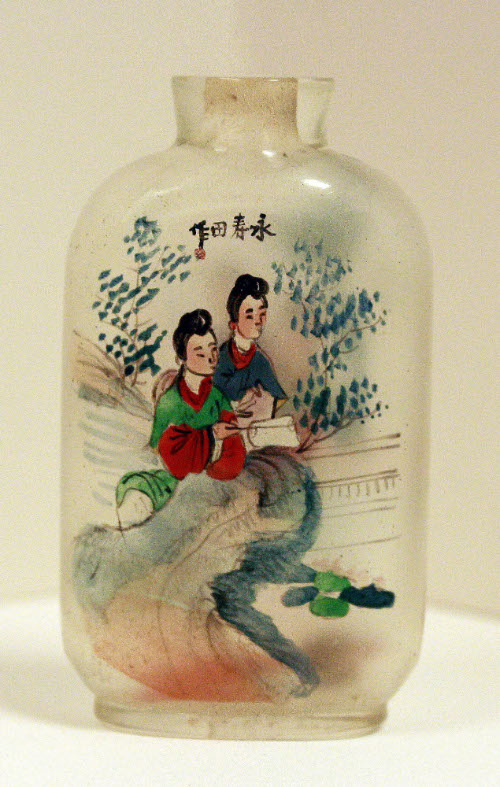 Snuff bottle