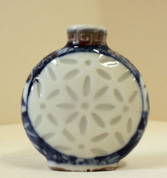 Snuff bottle