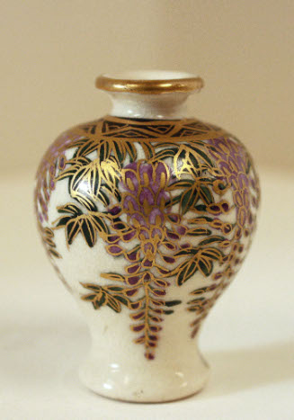 Snuff bottle