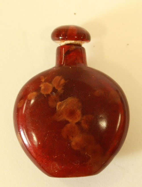 Snuff bottle