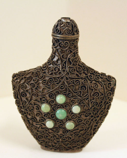 Snuff bottle