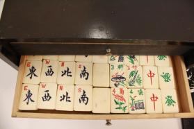 Mahjong set
