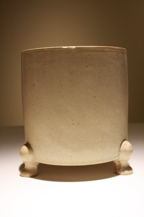 Tripod jar