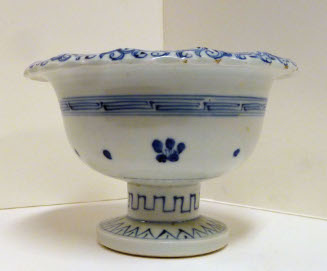 Stemmed bowl