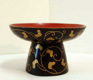 Pedestal dish