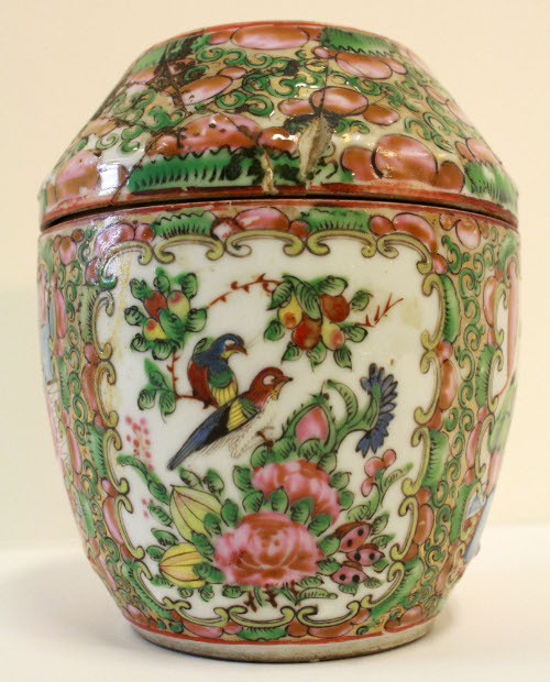 Tea caddy with lid