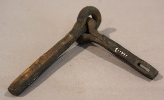 Spiked hinge
