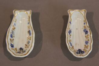 Doll dishes