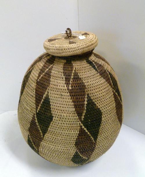 Basket with lid
