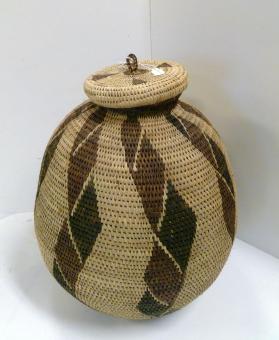 Basket with lid