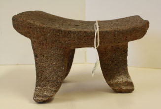 Stool or metate