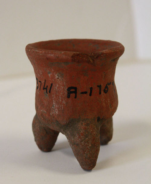 Tripod pot