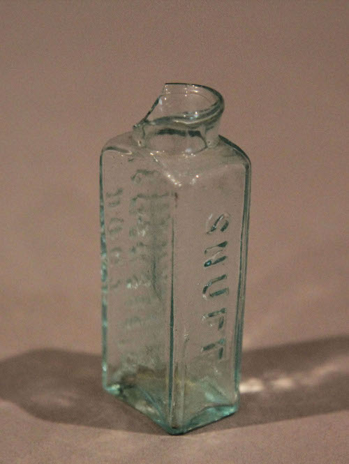 Snuff bottle