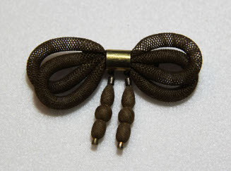 Mourning brooch