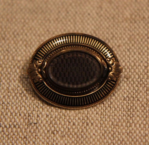 Mourning brooch