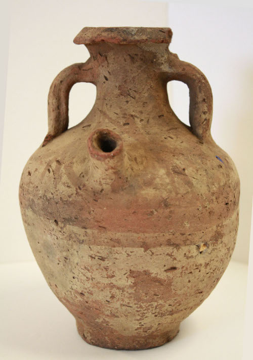 Vessel with spout