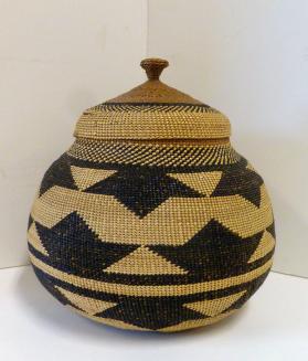 Basket with lid