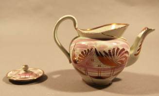 Teapot with lid