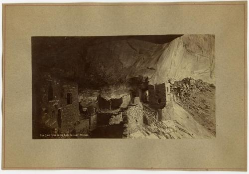 Cave town on the RIO DE CHELLEY, Arizona